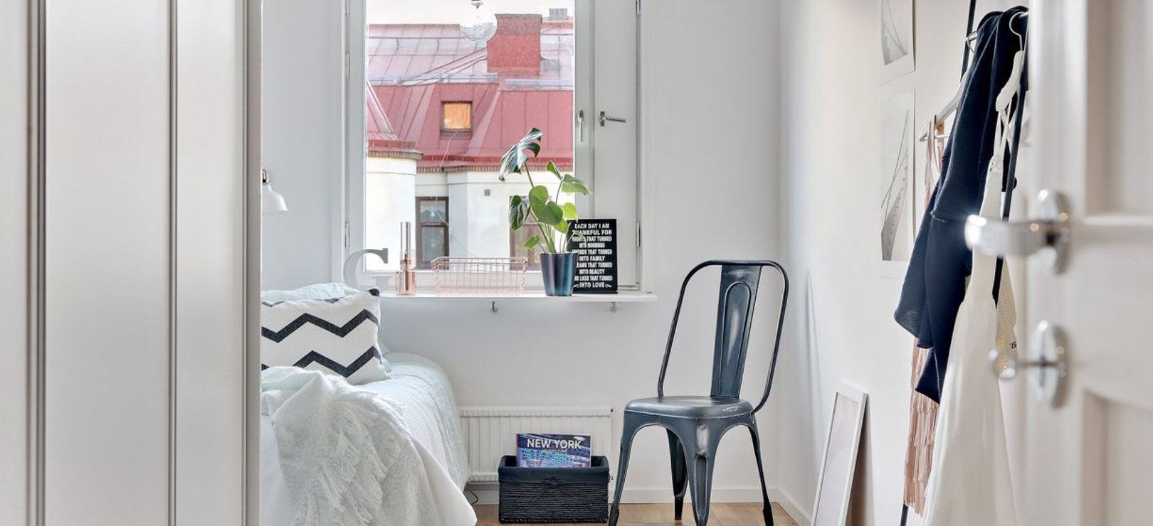 Stor lgenhet centralt i Gteborg. Brmaregrden. Robin User Profile. 7 guests 4 bedrooms 4 beds 1.5 baths. 7 guests. 4 bedrooms. 4 beds. 1.5 baths. Stor lgenhet centralt i Gteborg - Apartments for Rent in