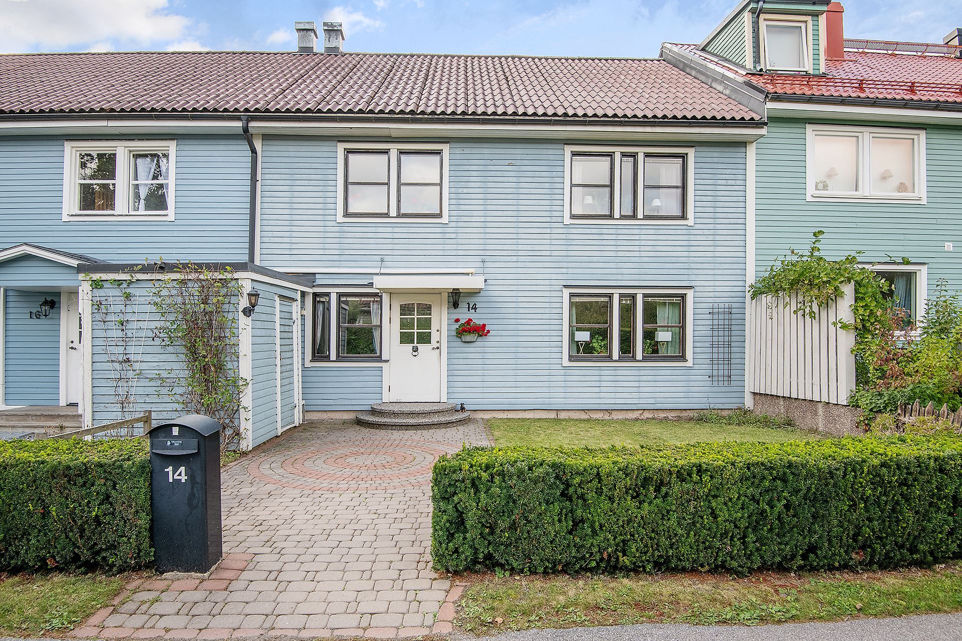 Stenlagd entré till huset
